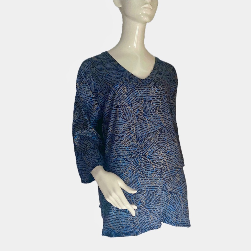 Masai V-neck Lightweight Tunic Medium